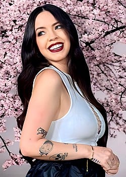 Courtney Tracy image 2 of 2