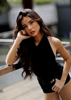 Cristina Lora