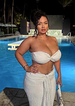 Crystal Lianna image 2 of 4