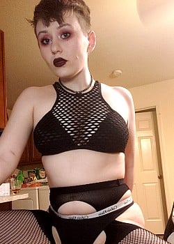Curvyelvishgirl image 2 of 4
