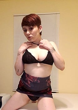 Curvyelvishgirl image 3 of 4