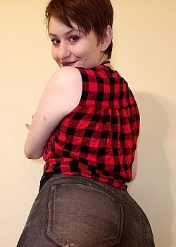 Curvyelvishgirl image 4 of 4