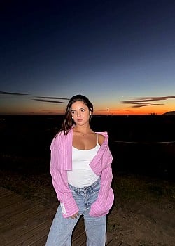 Dafne Vicente image 2 of 2