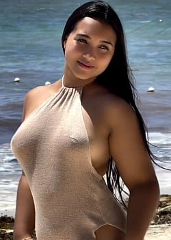 Dahianna Castrillon image 4 of 4