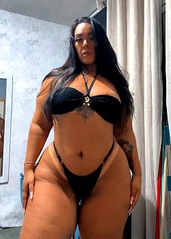 Daiana Alves image 2 of 2