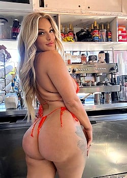 Daisy Delacroix image 2 of 2