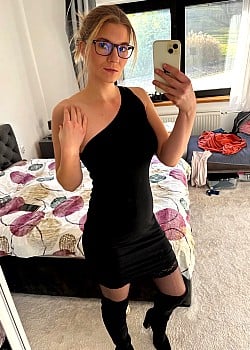 Daisy Heinrichs image 1 of 3
