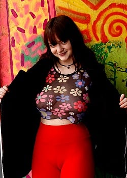 Daisy Wensday image 2 of 2