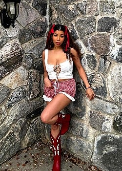 Daja Ayahnna Woo image 2 of 2