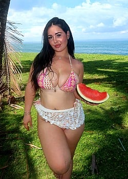 Dakayla Mills image 3 of 4