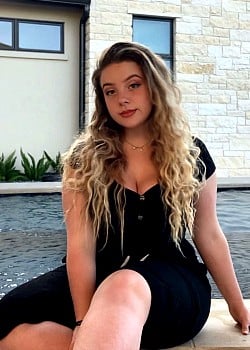 Dakota Jade (Model) image 4 of 4