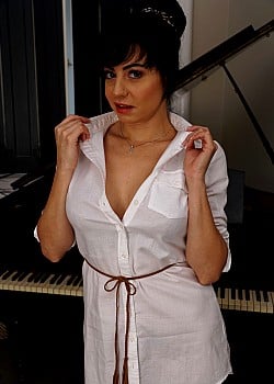 Damaris X image 3 of 3