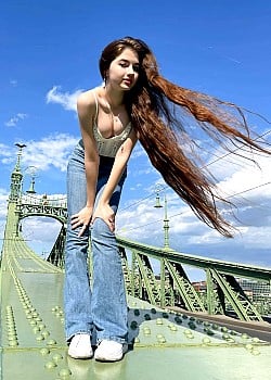 Dana Taranova image 2 of 3