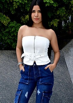 Daniela Cabrera image 1 of 2
