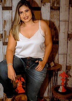 Danieli Nunes image 2 of 4