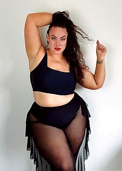 Danielle Lucy image 2 of 4