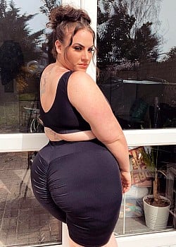 Danielle Lucy image 3 of 4