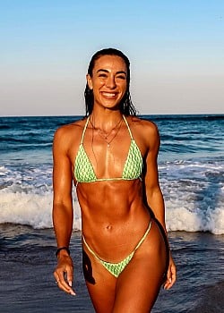 Danielle Robertson image 3 of 4