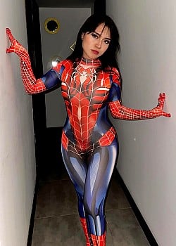 Danna Vallejo image 1 of 2