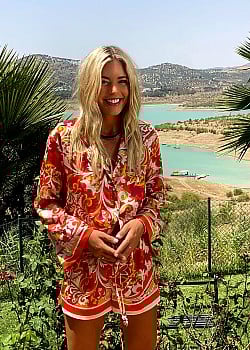 Danni Menzies image 2 of 2