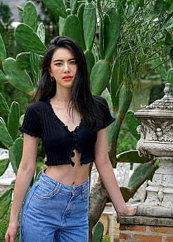 Davika Hoorne image 2 of 4