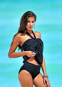 Dayana Mendoza image 3 of 4
