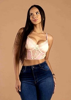 Dayana Sanchez image 2 of 4