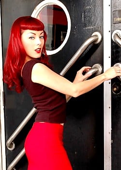 Dayna Delux image 4 of 4