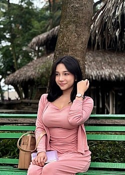 Dea Rizkyer image 2 of 4