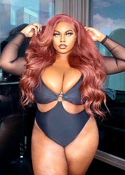 Deanna Nycole image 2 of 4
