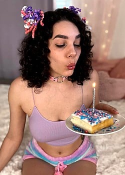 Deasha Hernandez image 4 of 4