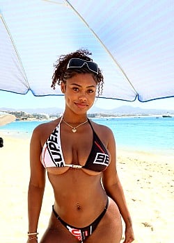 Deja Rennae image 2 of 4