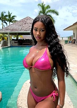 Deja Rennae image 3 of 4