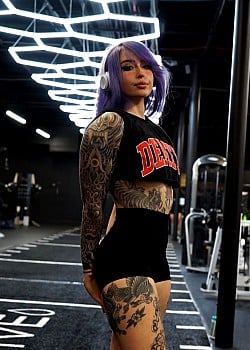 Delanie Strongwaifu image 4 of 4