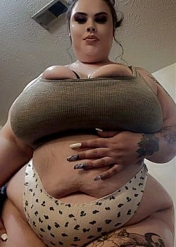 Delilah Simms image 3 of 3