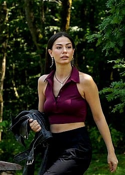 Demet Ozdemir image 3 of 3