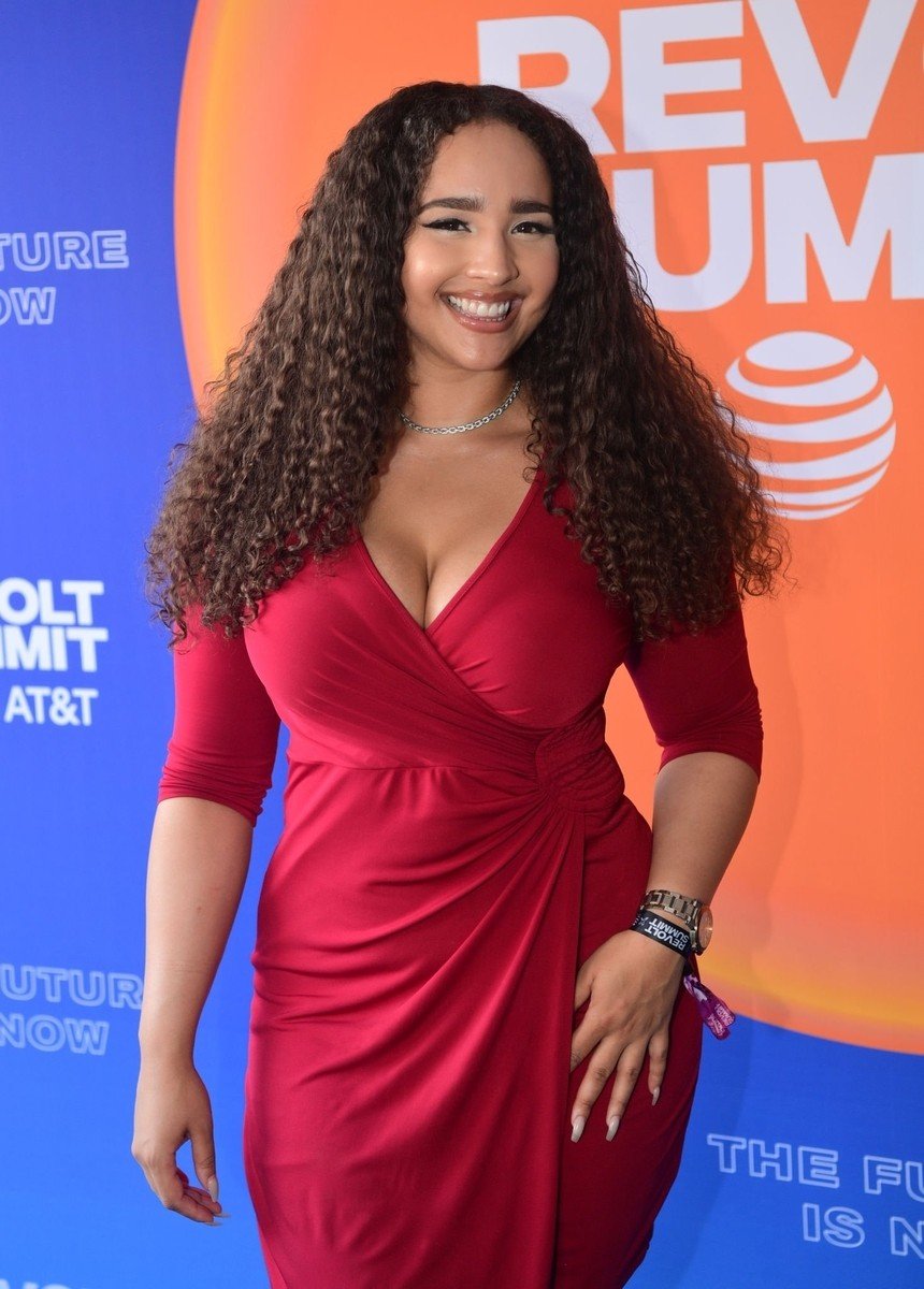 Demetria Obilor - Free pics, galleries & more at Babepedia
