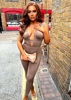 Demi Jones image 4 of 4