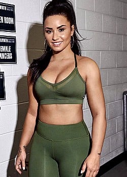 Demi Lovato image 1 of 4