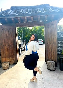 Demi Renee image 2 of 3