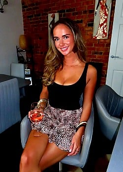 Demi Tullulah image 4 of 4