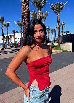 Deniz Ertan image 2 of 3