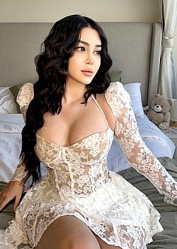 Diana Dira image 2 of 4