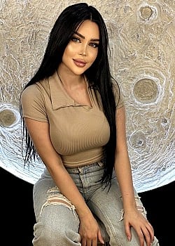 Diana Dira image 3 of 4