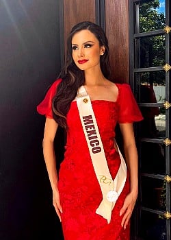 Diana Robles image 1 of 2