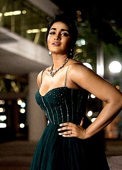 Dimple Hayathi image 4 of 4