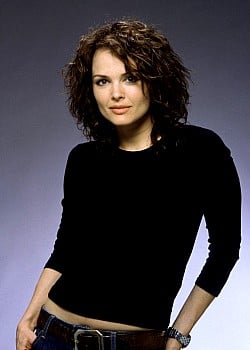 Dina Meyer image 1 of 3