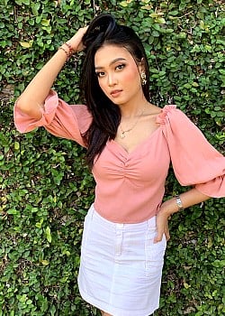 Dinda Melya Putri image 1 of 2