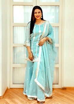 Divyanka Tripathi image 4 of 4