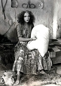 Dolores del Rio image 2 of 4